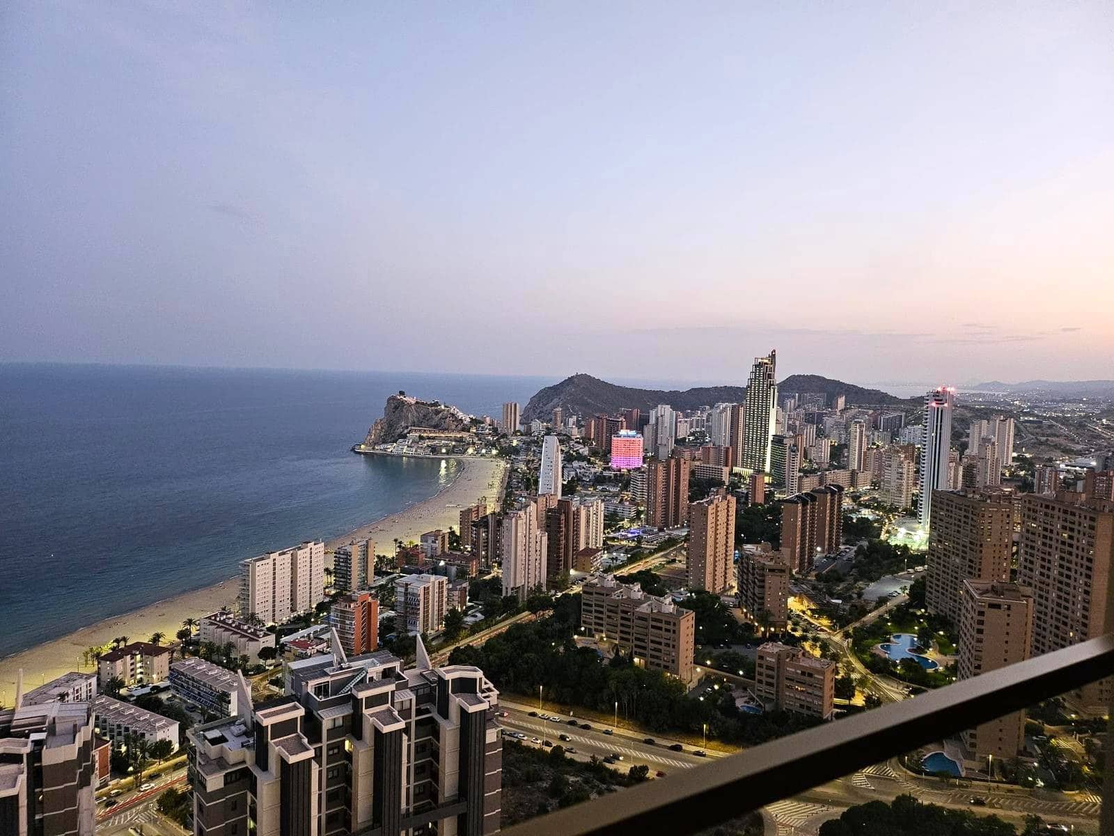 2 bedroom Apartment for sale in Benidorm with pool garage - € 749,000 (Ref: 9610831)