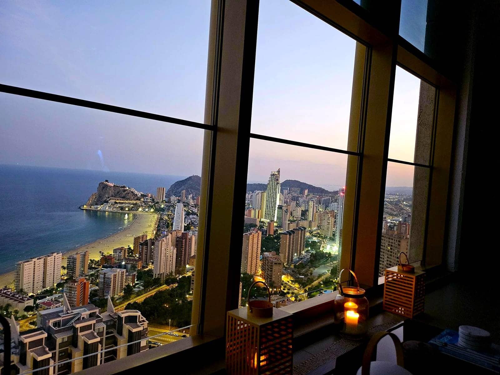 2 bedroom Apartment for sale in Benidorm with pool garage - € 749,000 (Ref: 9610831)