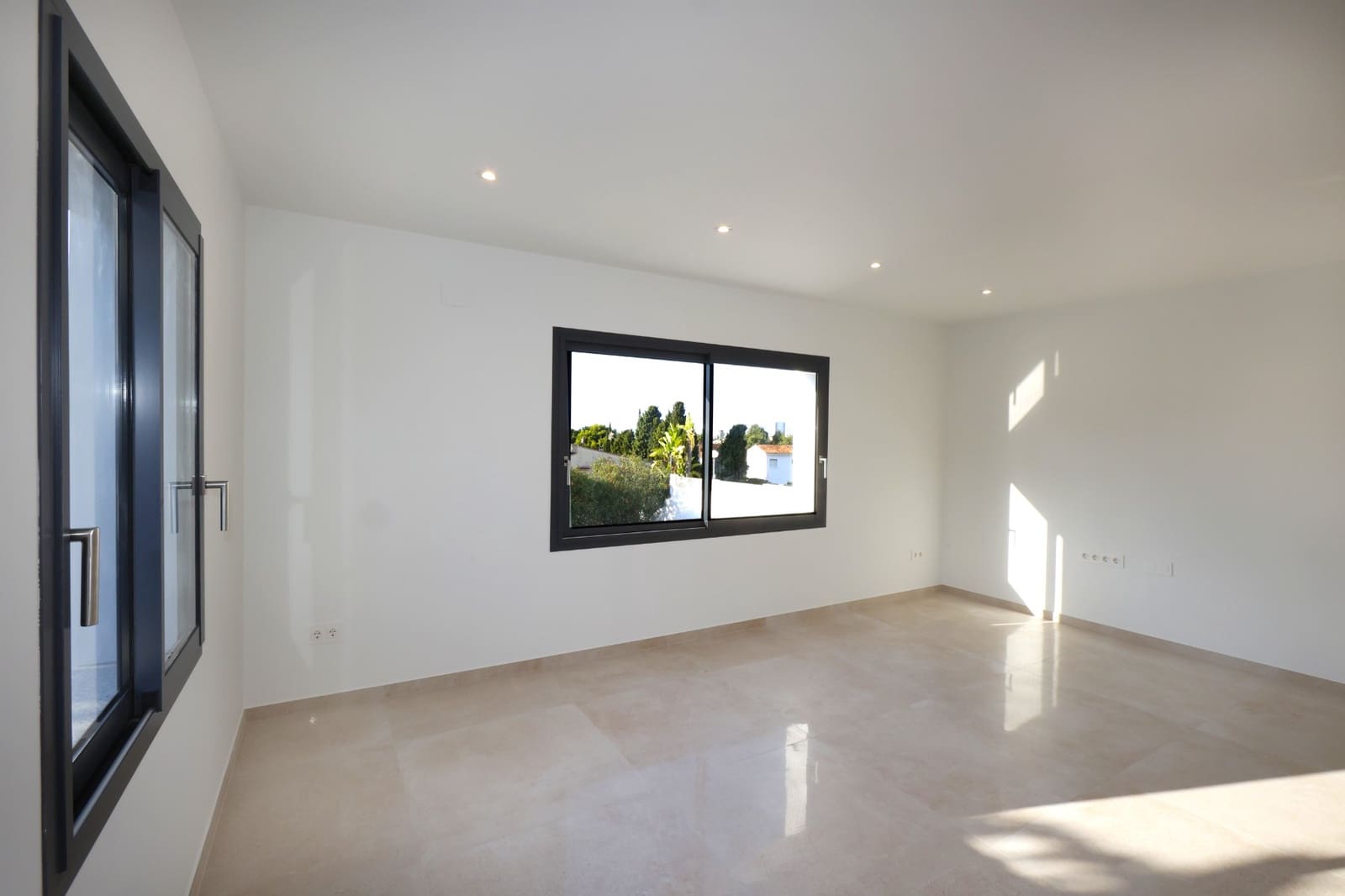 4 slaapkamer Villa te koop in Calpe / Calp met zwembad garage - € 840.000 (Ref: 9614736)