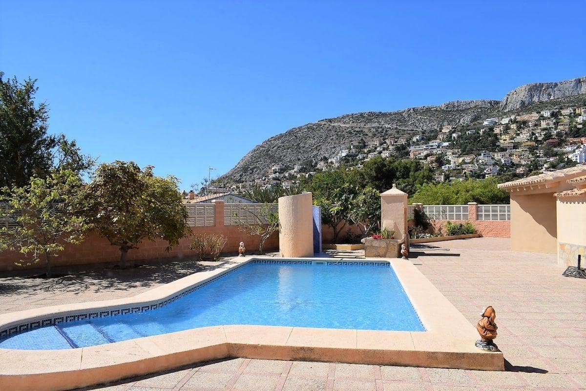 5 bedroom Villa for sale in Calpe / Calp with pool garage - € 650,000 (Ref: 9714525)