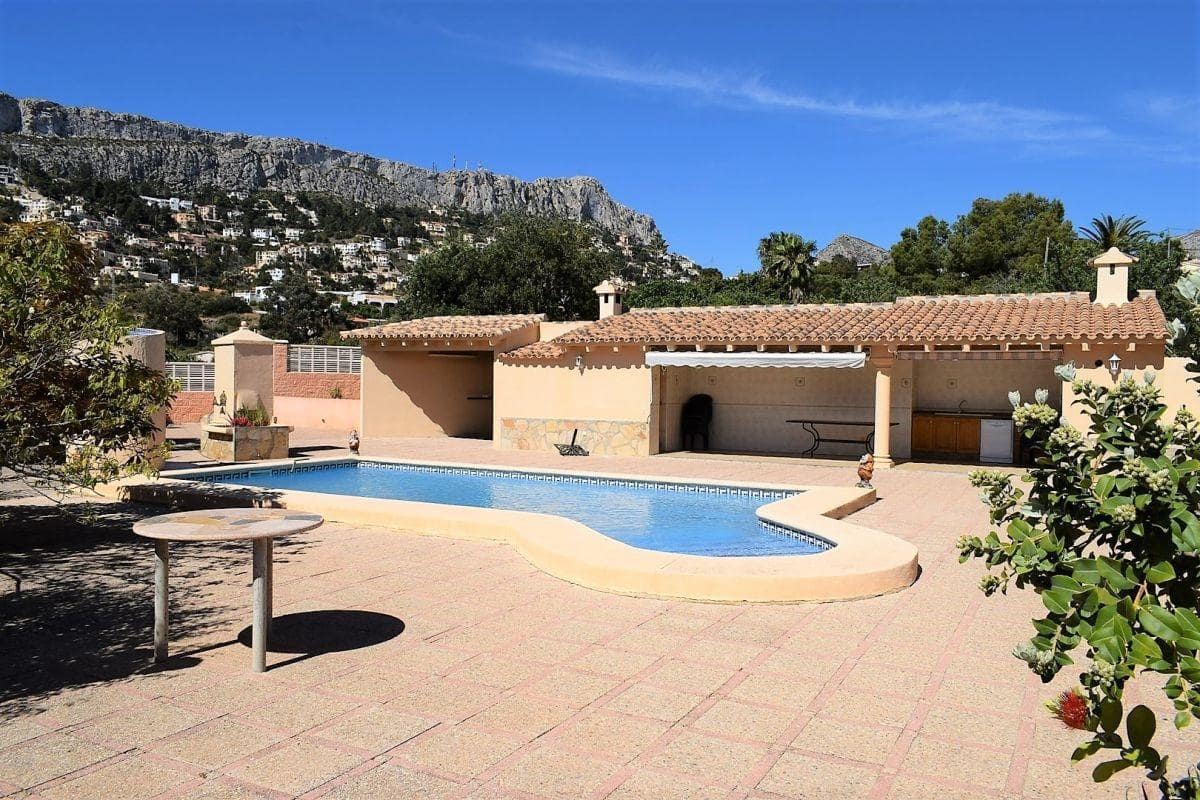 5 bedroom Villa for sale in Calpe / Calp with pool garage - € 650,000 (Ref: 9714525)