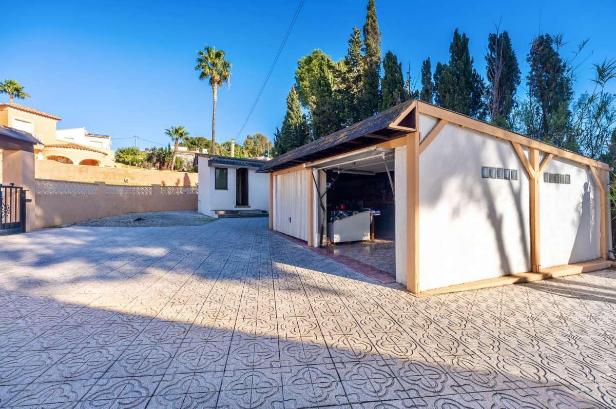 3 bedroom Villa for sale in Calpe / Calp with pool garage - € 535,000 (Ref: 9737981)