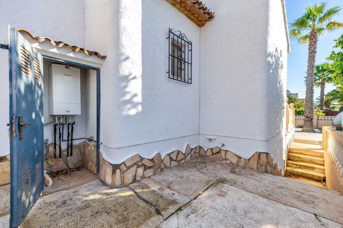 3 bedroom Villa for sale in Calpe / Calp with pool garage - € 535,000 (Ref: 9737981)