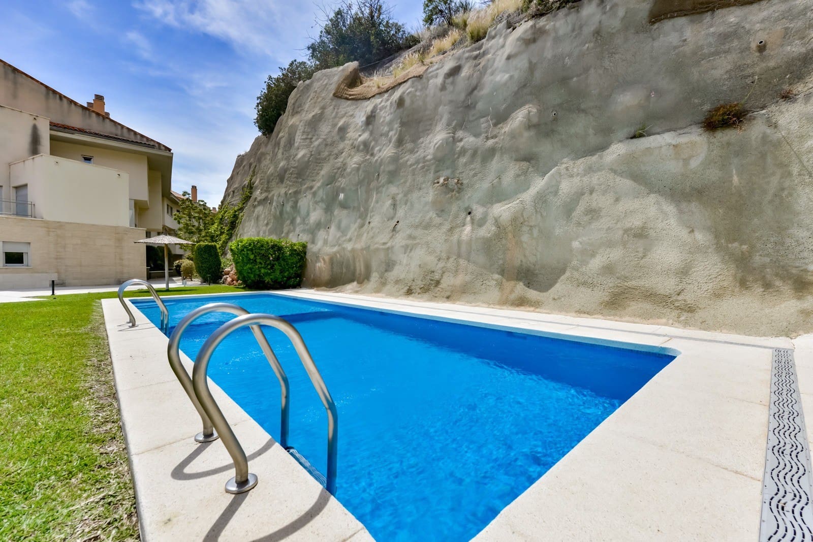 Apartamento de 3 habitaciones en Altea en venta con piscina - 550.000 € (Ref: 9895760)