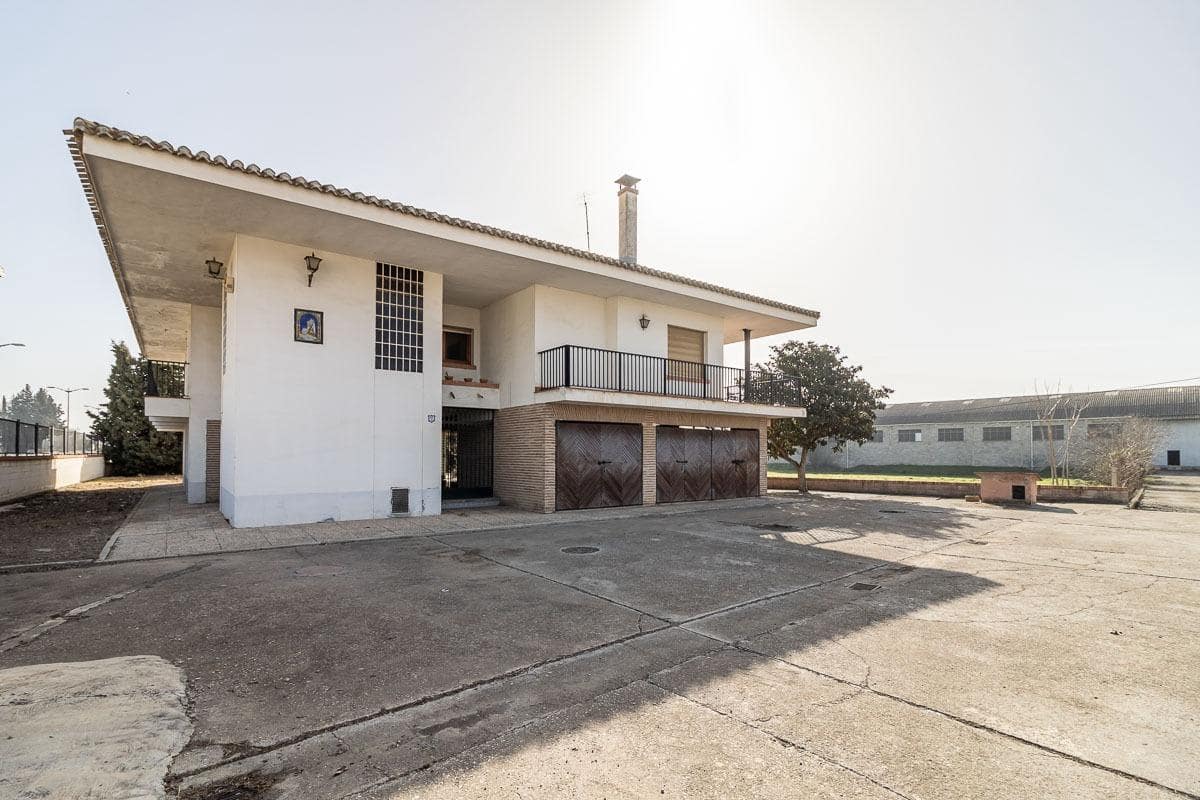 5 soveværelse Finca/Landehus til salg i Santa Fe med swimmingpool garage - € 695.000 (Ref: 7443625)