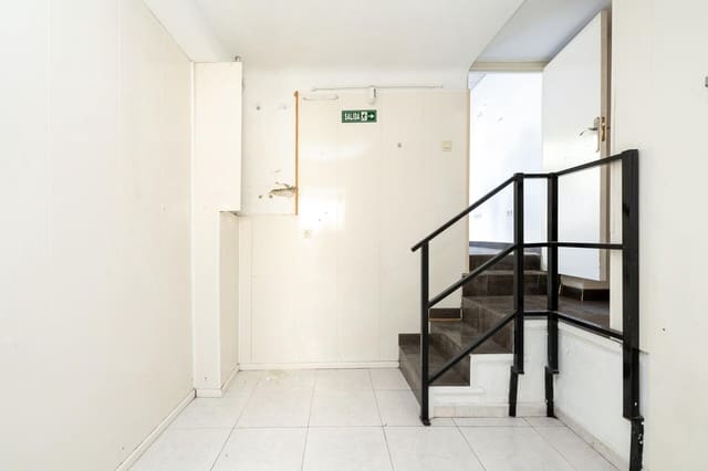 Commercial for sale in Carretera de la Sierra, Granada city - € 59,900 (Ref: 7447938)