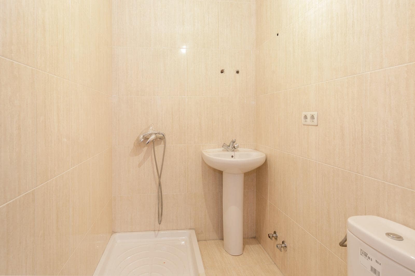 Kaupallinen myytävänä paikassa Armilla - 135 000 € (Ref: 7475499)