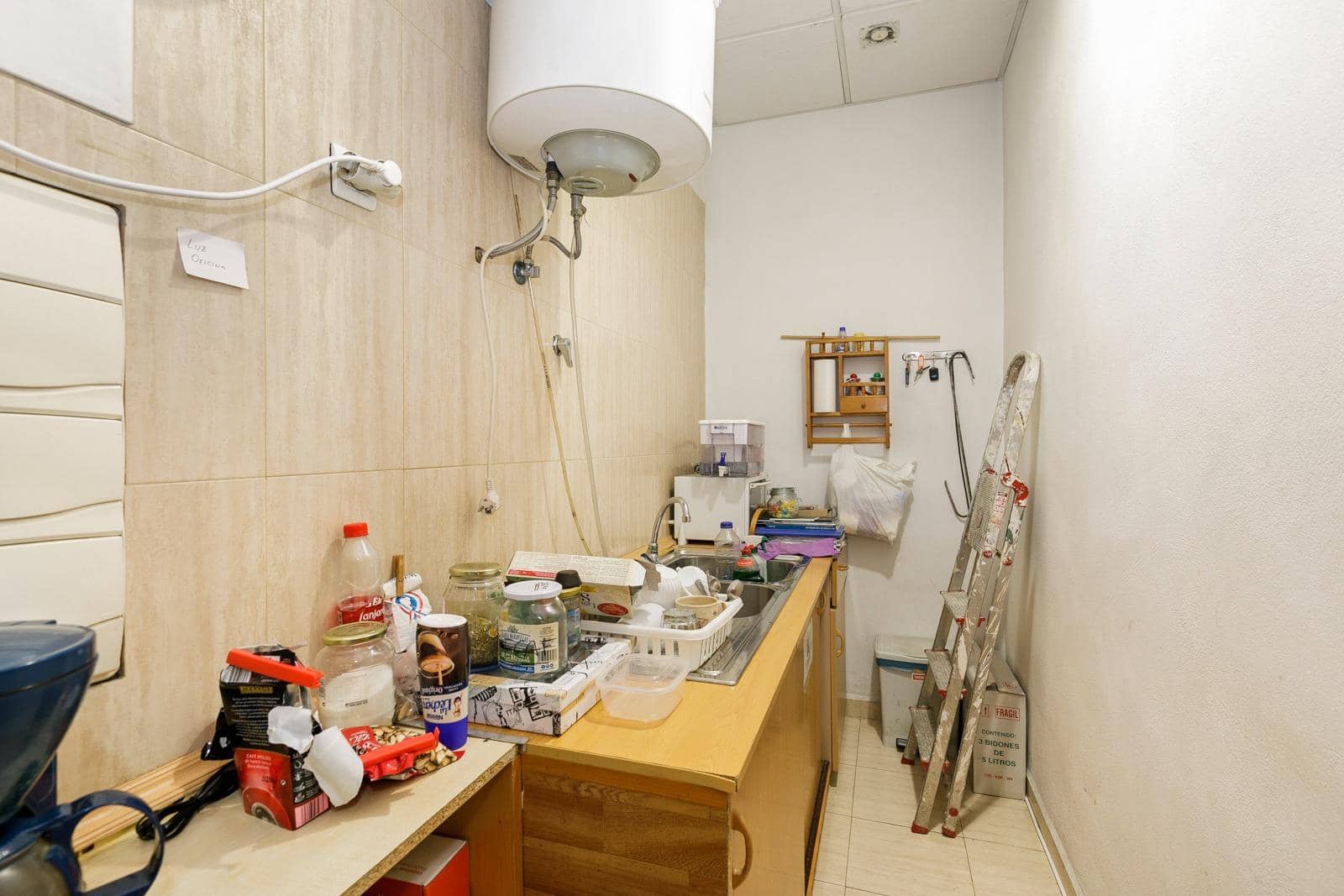 Kaupallinen myytävänä paikassa Armilla - 135 000 € (Ref: 7475499)