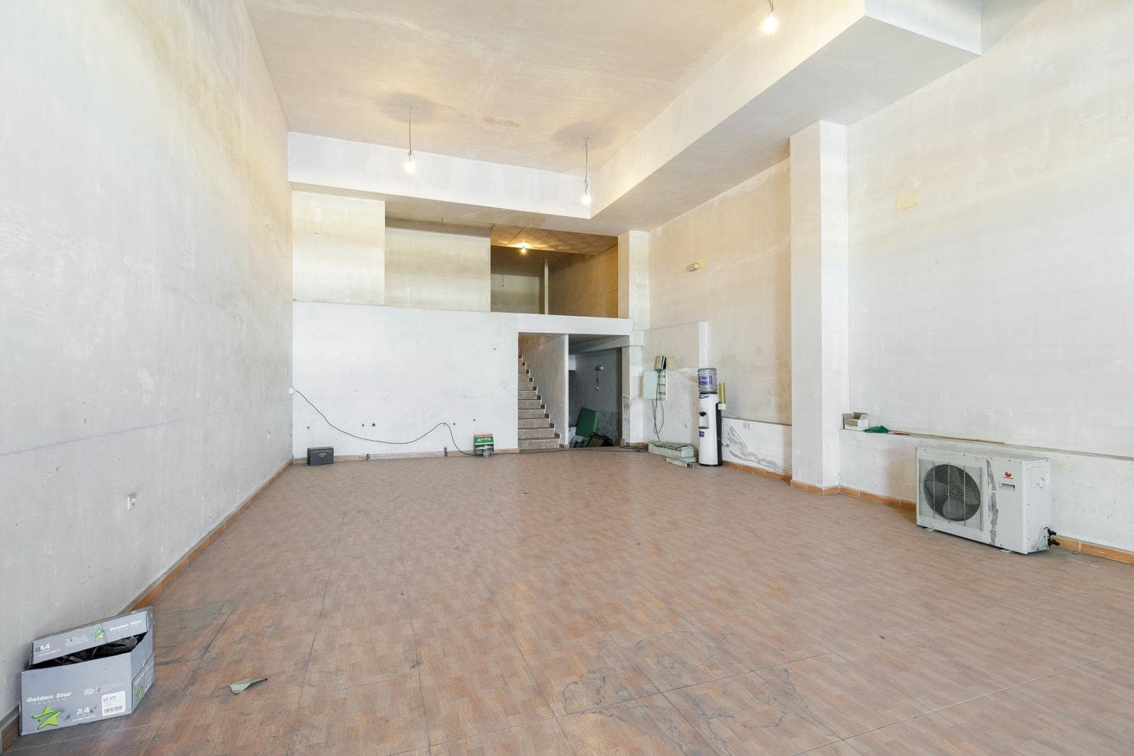 Kaupallinen myytävänä paikassa Armilla - 135 000 € (Ref: 7475499)