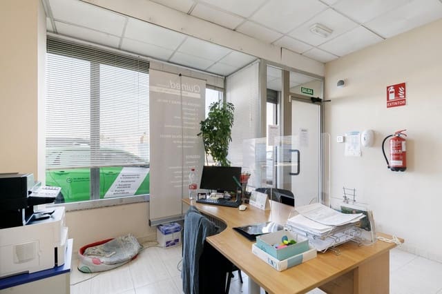 Kaupallinen myytävänä paikassa Armilla - 135 000 € (Ref: 7475499)