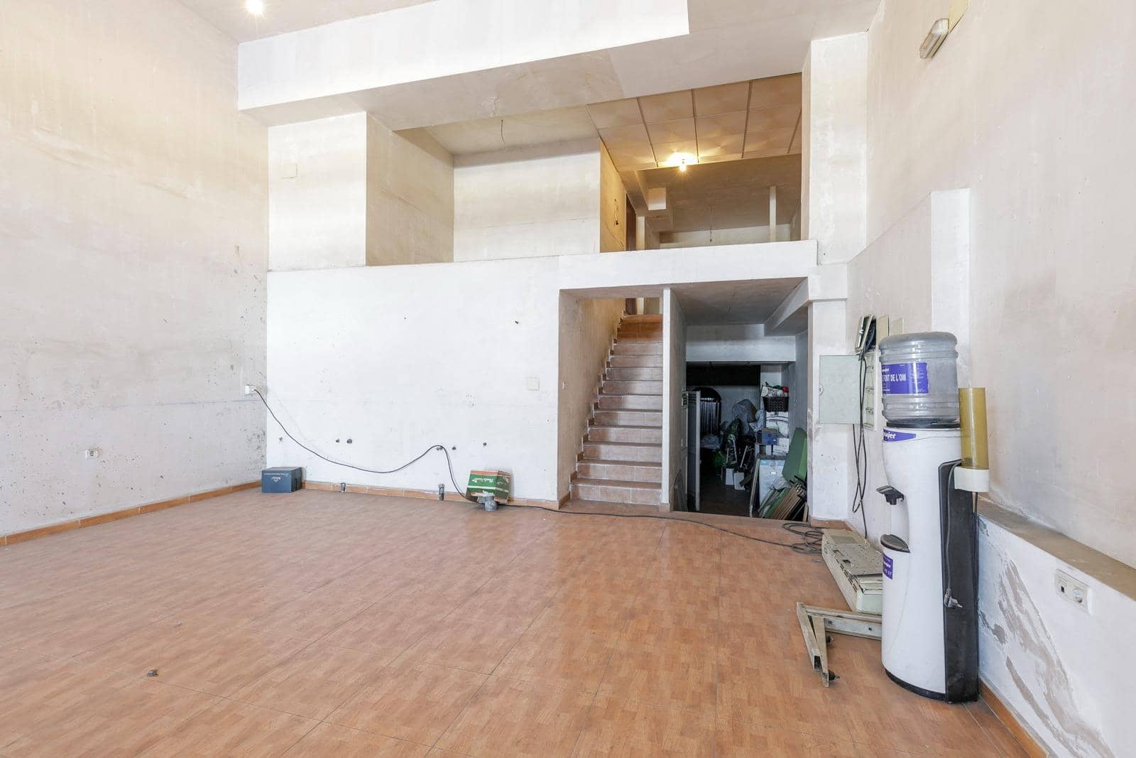 Kaupallinen myytävänä paikassa Armilla - 135 000 € (Ref: 7475499)