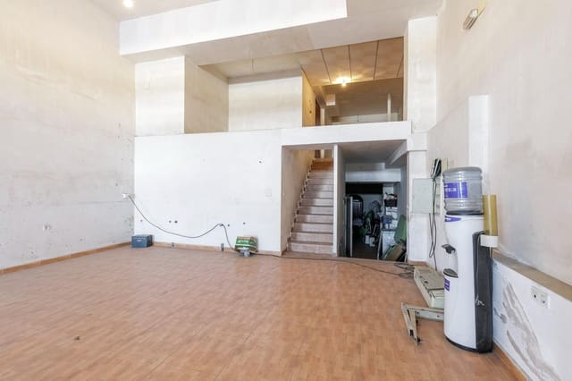 Kaupallinen myytävänä paikassa Armilla - 135 000 € (Ref: 7475499)