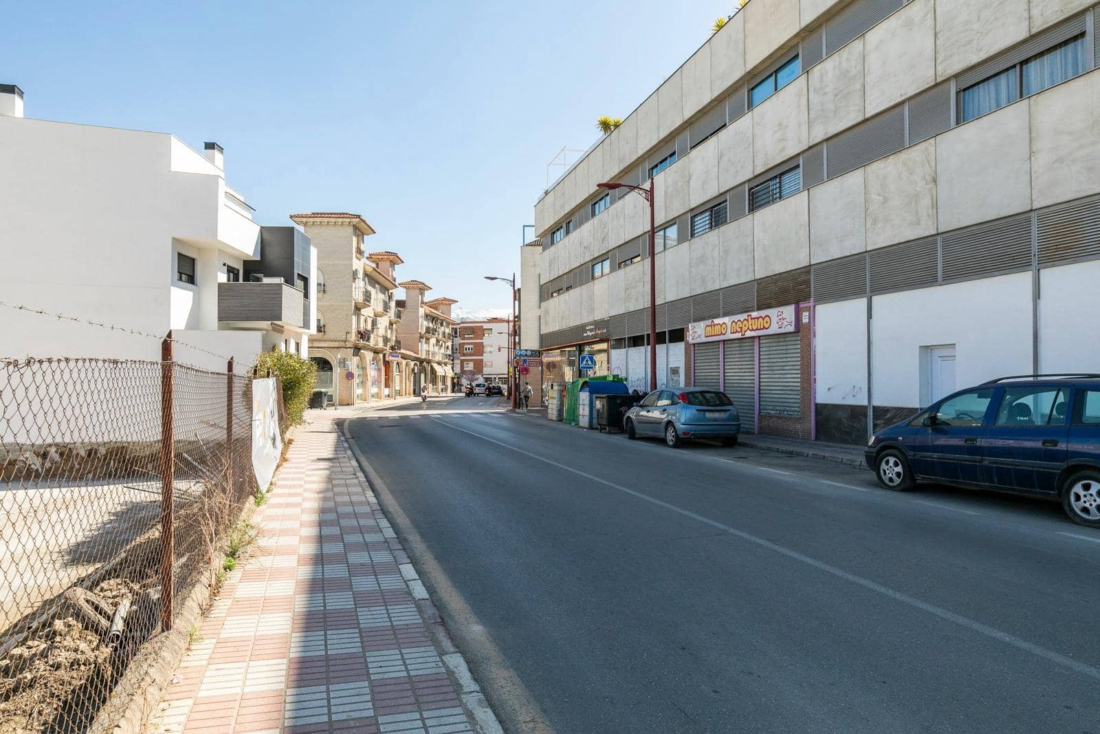 Kaupallinen myytävänä paikassa Armilla - 135 000 € (Ref: 7475499)