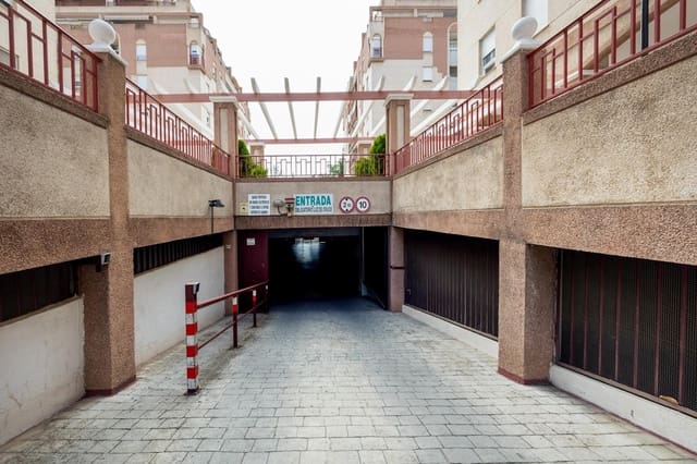 Garage til salg i Granada by - € 23.000 (Ref: 7652168)