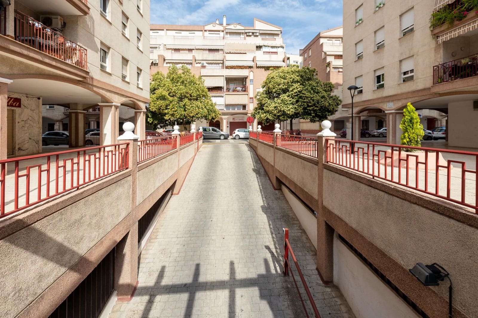 Garage til salg i Granada by - € 23.000 (Ref: 7652168)