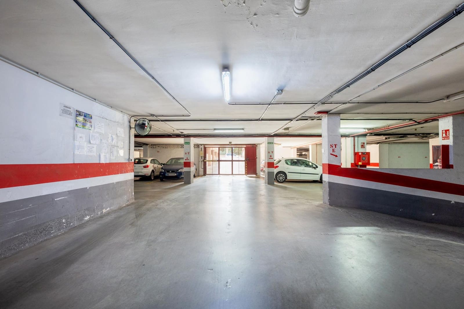 Garage til salg i Granada by - € 23.000 (Ref: 7652168)