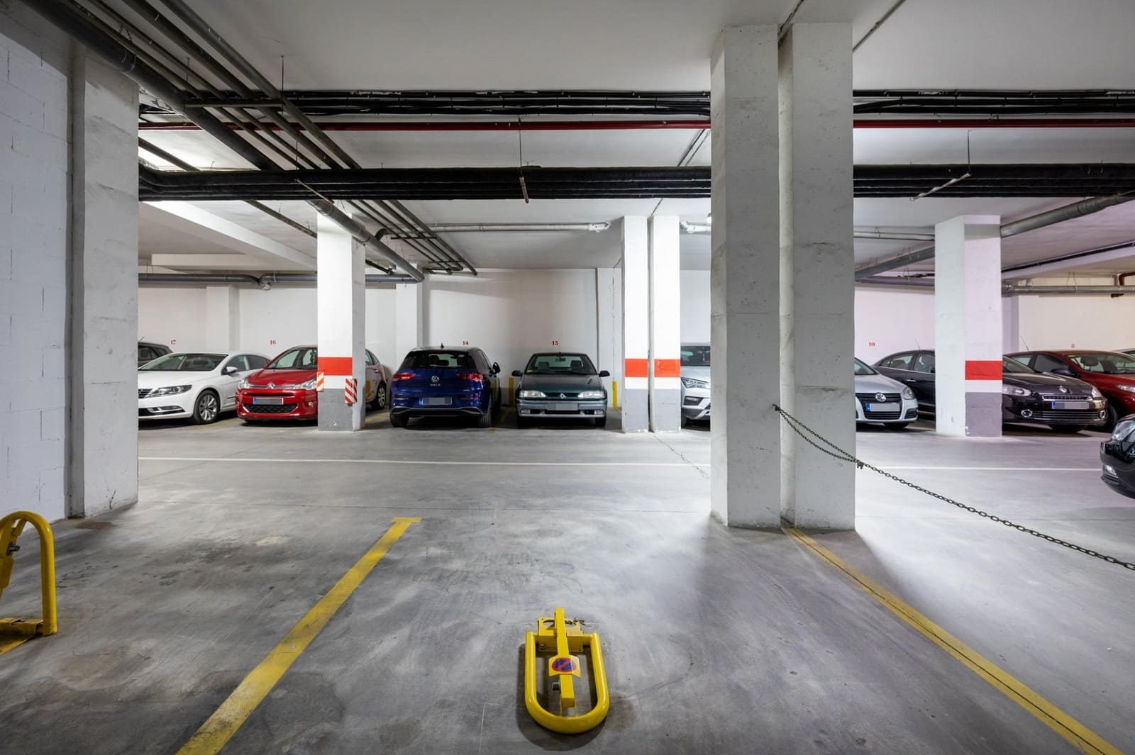 Garage til salg i Granada by - € 23.000 (Ref: 7652168)