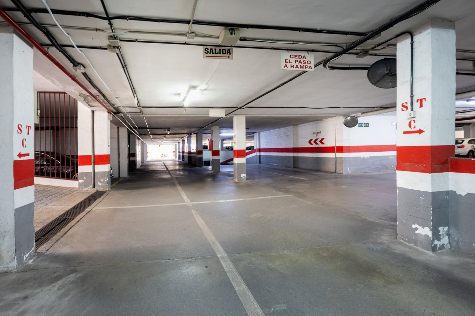 Garage til salg i Granada by - € 23.000 (Ref: 7652168)