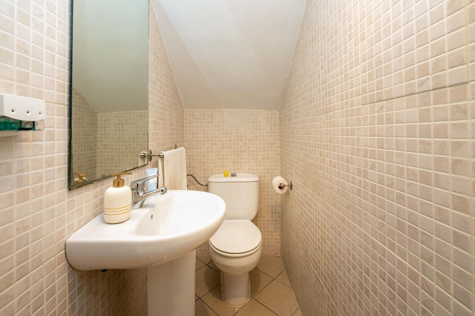 4 bedroom Terraced Villa for sale in Loja - € 155,000 (Ref: 7659965)