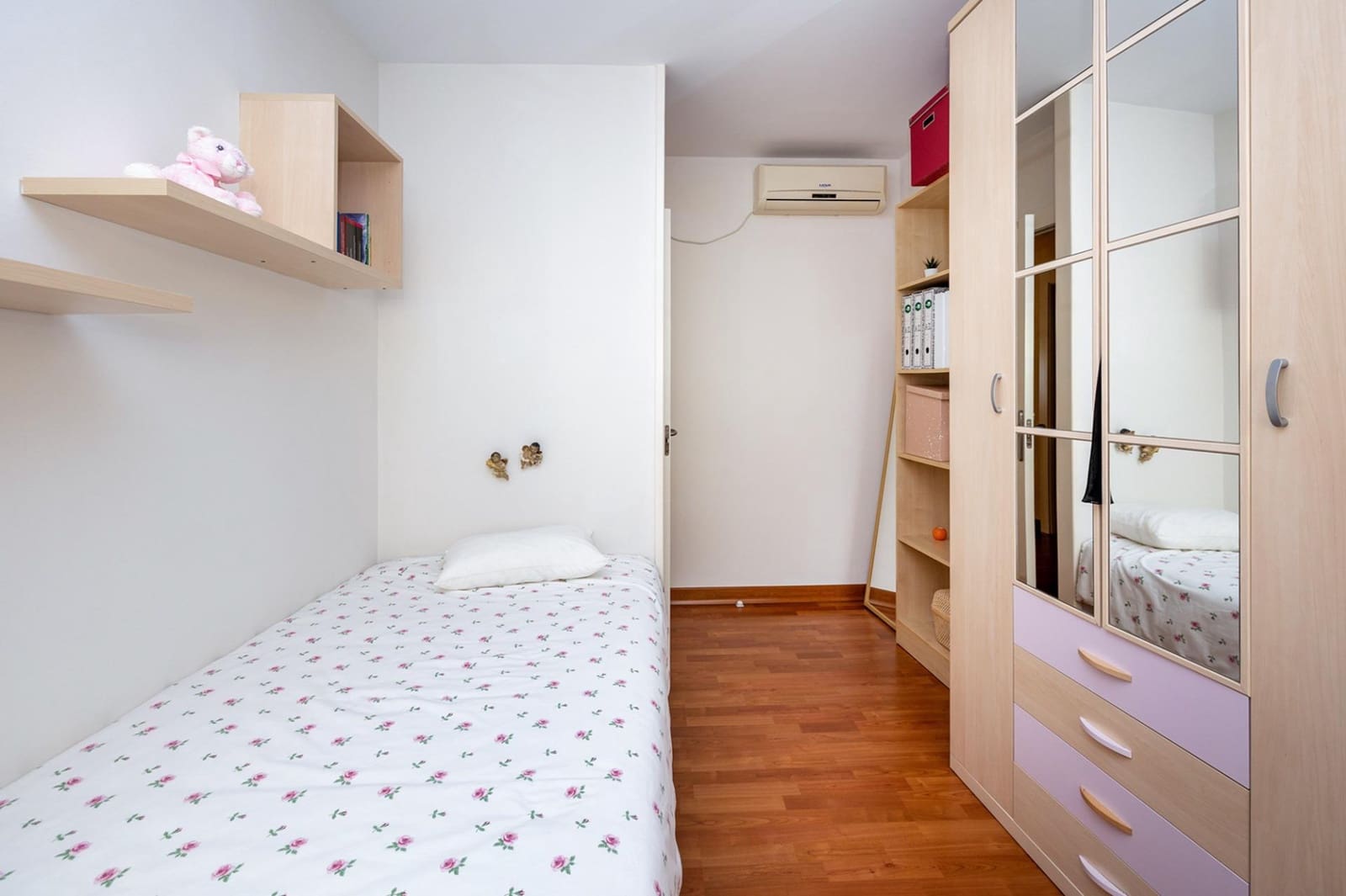 4 bedroom Terraced Villa for sale in Loja - € 155,000 (Ref: 7659965)