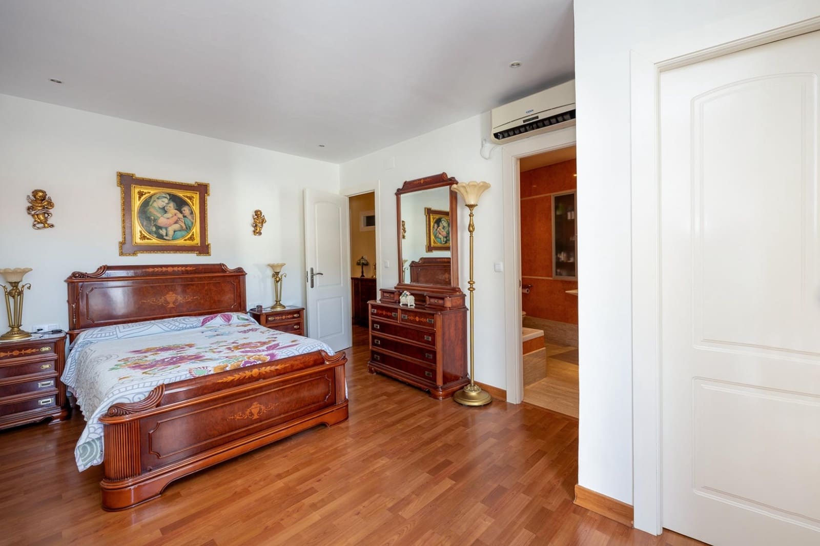 4 bedroom Terraced Villa for sale in Loja - € 155,000 (Ref: 7659965)