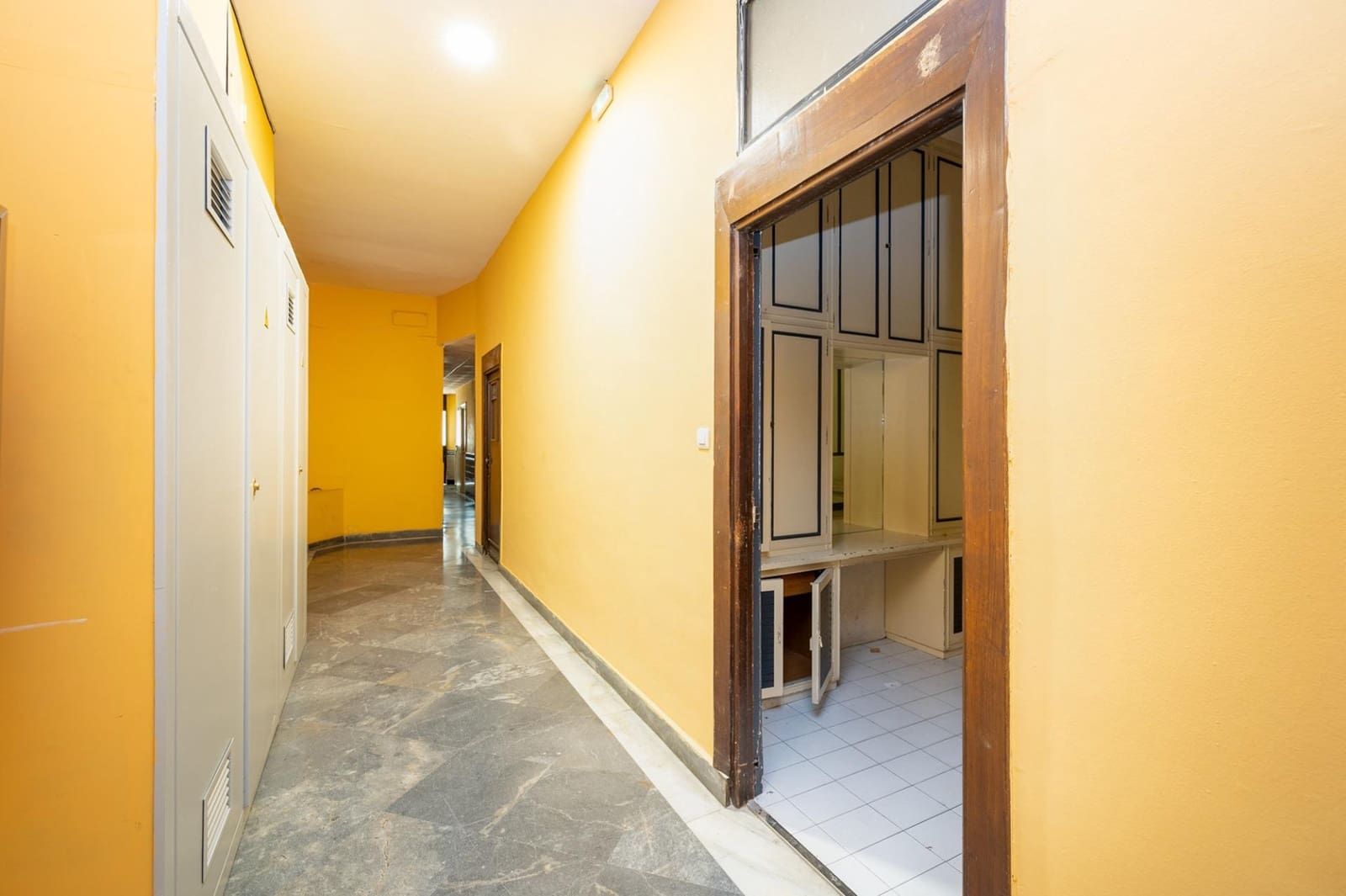 1 makuuhuone Kaupallinen myytävänä paikassa Granada kaupunki - 375 000 € (Ref: 7789343)