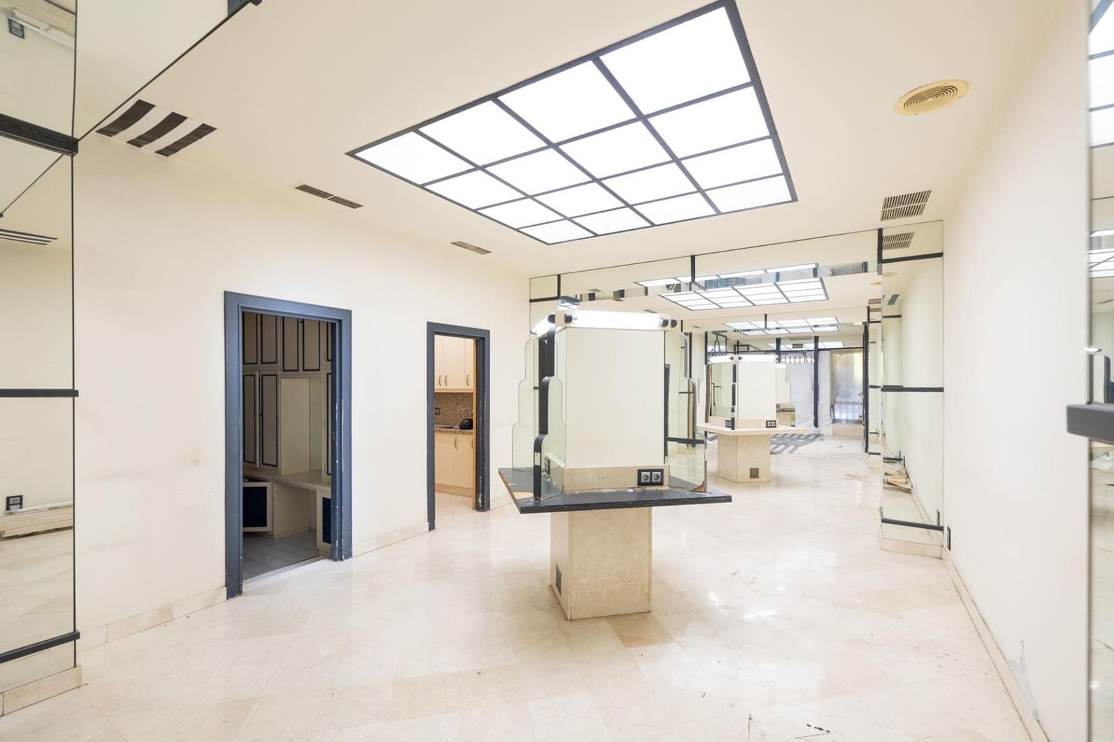 1 makuuhuone Kaupallinen myytävänä paikassa Granada kaupunki - 375 000 € (Ref: 7789343)