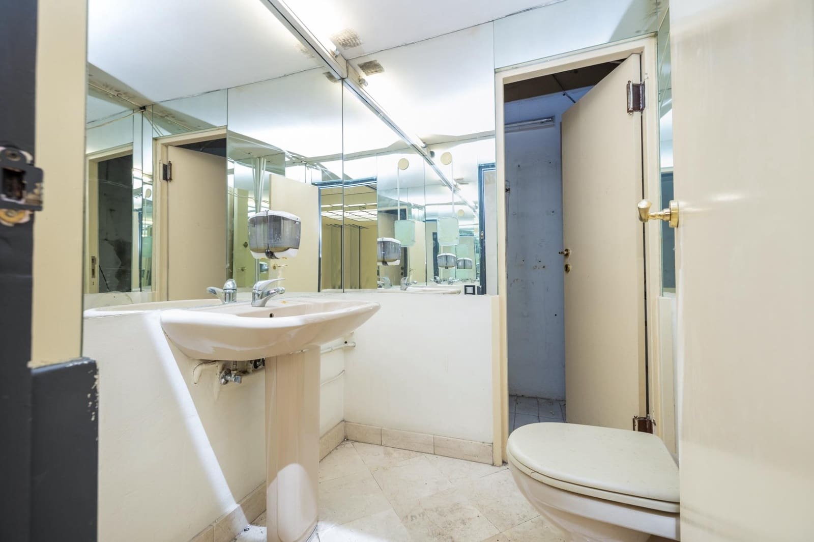 1 makuuhuone Kaupallinen myytävänä paikassa Granada kaupunki - 375 000 € (Ref: 7789343)