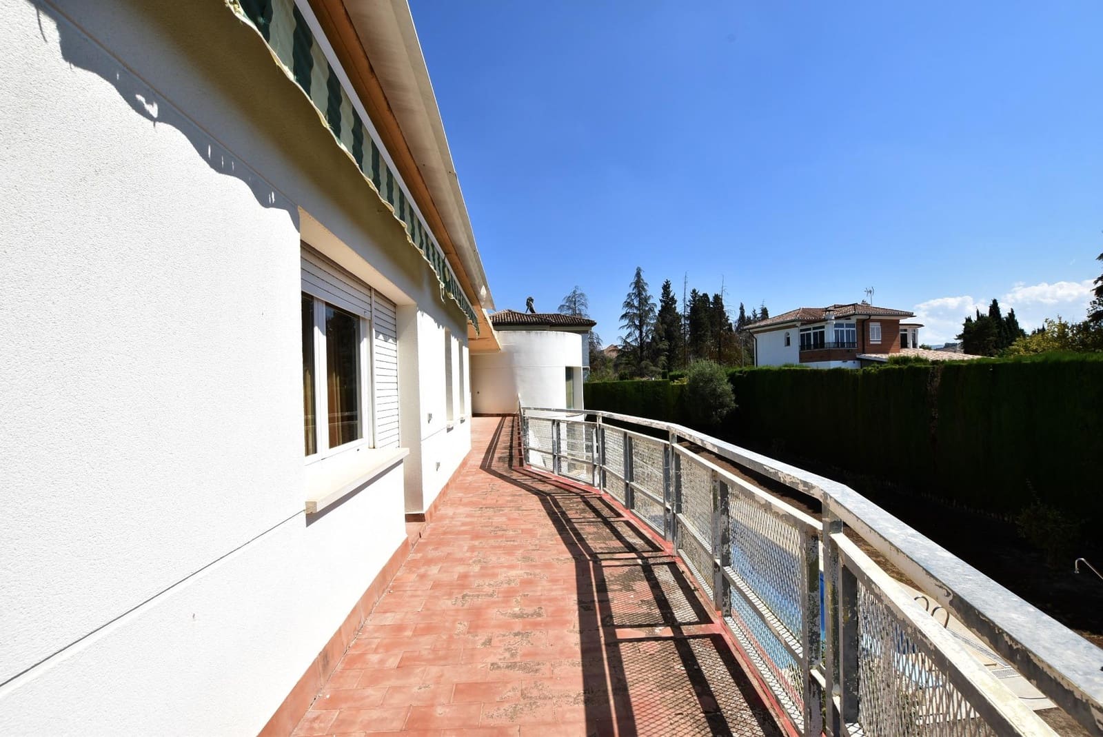 4 bedroom Villa for sale in Albolote with garage - € 420,000 (Ref: 7828807)