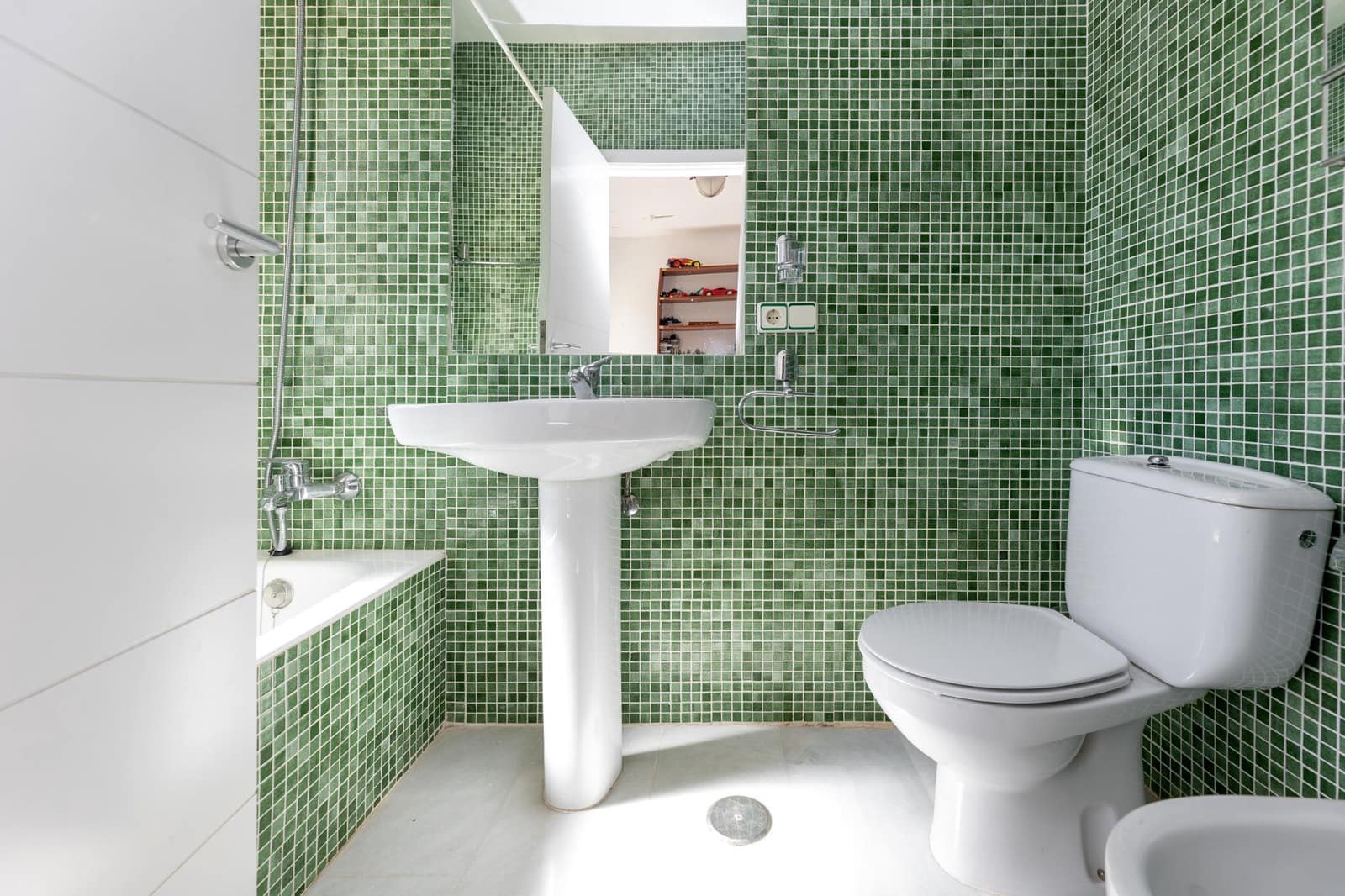 4 bedroom Villa for sale in Albolote with garage - € 420,000 (Ref: 7828807)