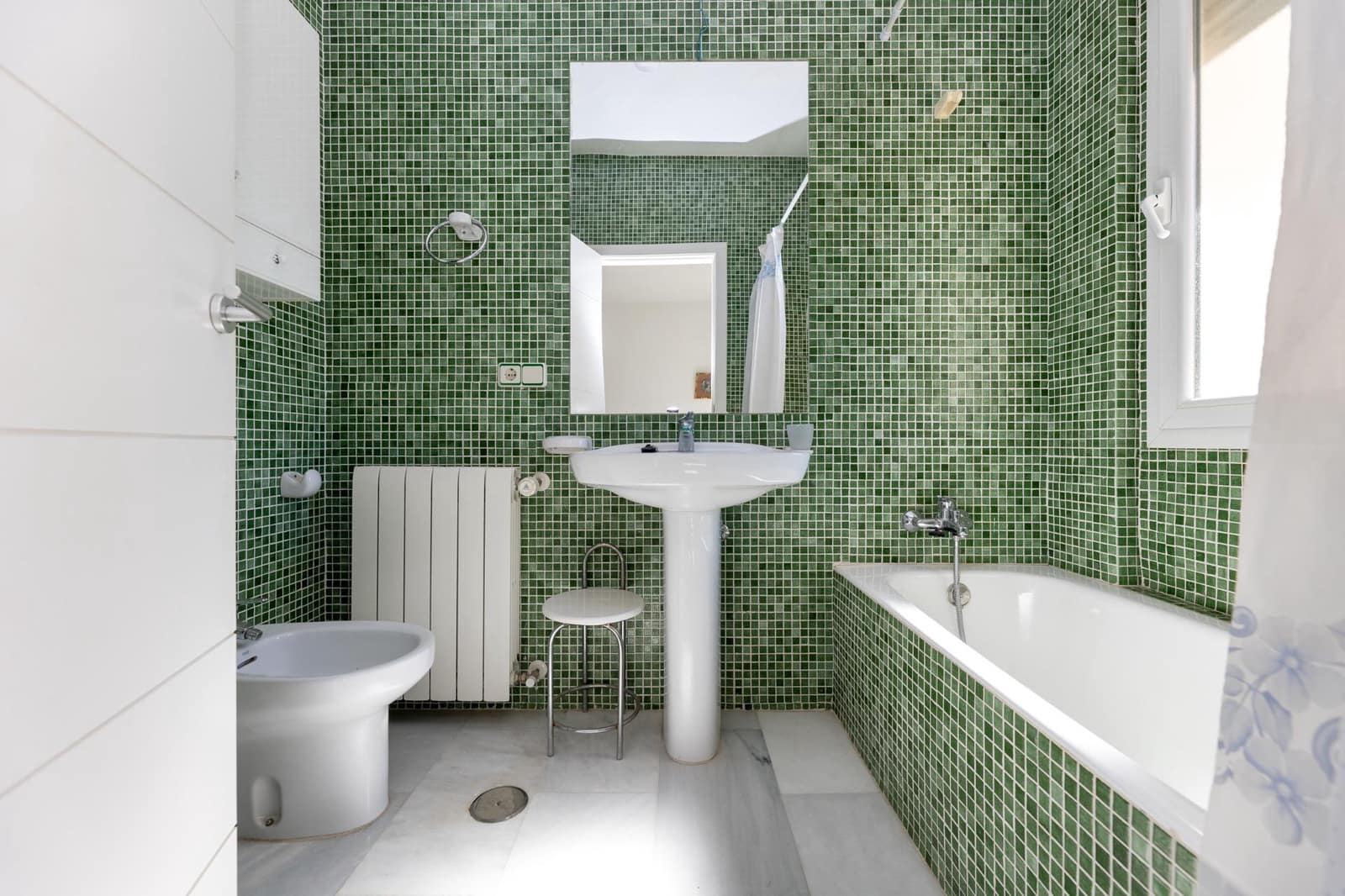 4 bedroom Villa for sale in Albolote with garage - € 420,000 (Ref: 7828807)