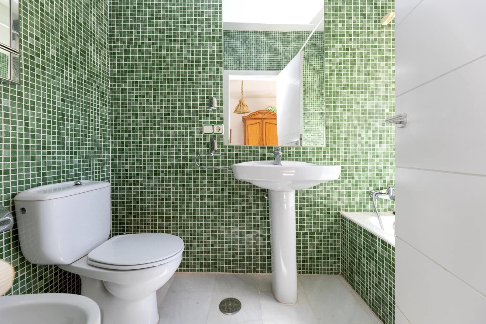 4 bedroom Villa for sale in Albolote with garage - € 420,000 (Ref: 7828807)