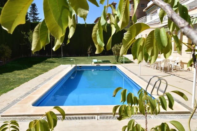 4 bedroom Villa for sale in Albolote with garage - € 420,000 (Ref: 7828807)