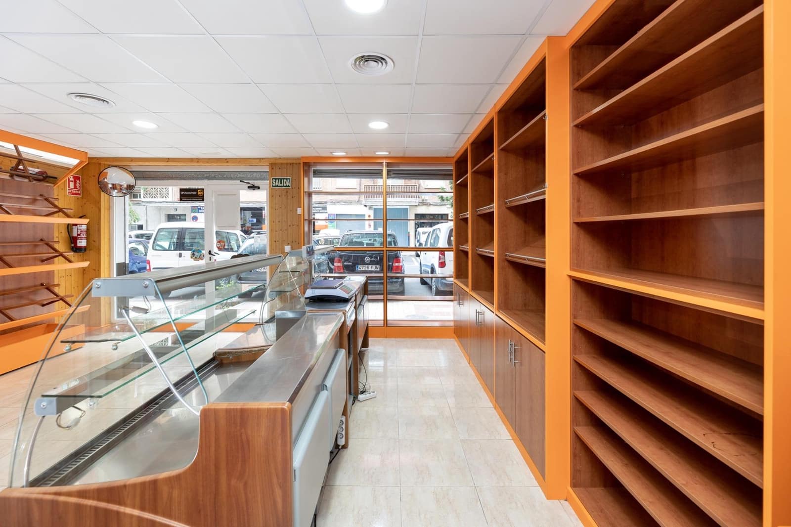 Commercial for sale in Granada city - € 156,000 (Ref: 7862746)