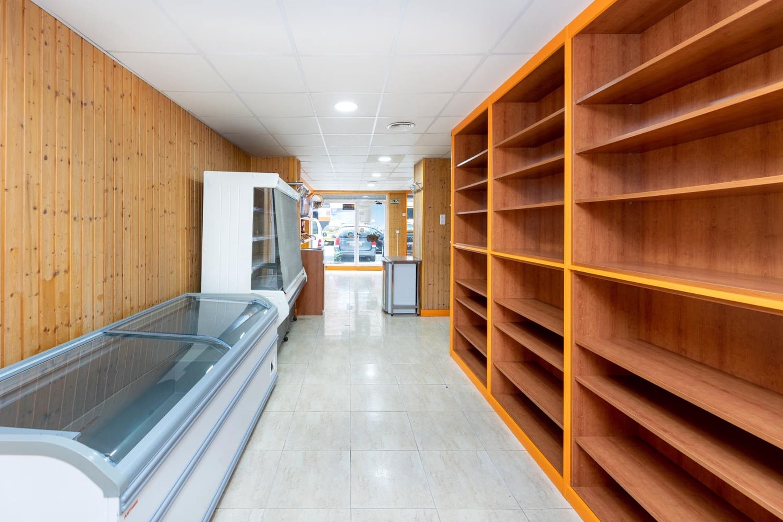 Commercial for sale in Granada city - € 156,000 (Ref: 7862746)