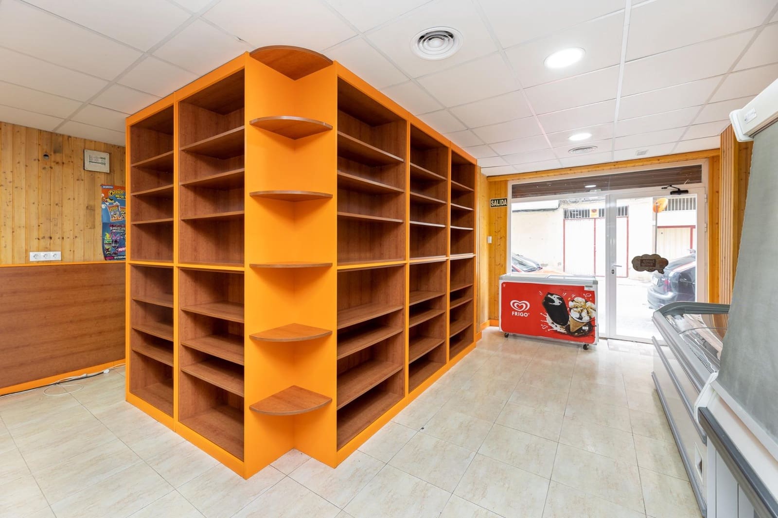 Commercial for sale in Granada city - € 156,000 (Ref: 7862746)