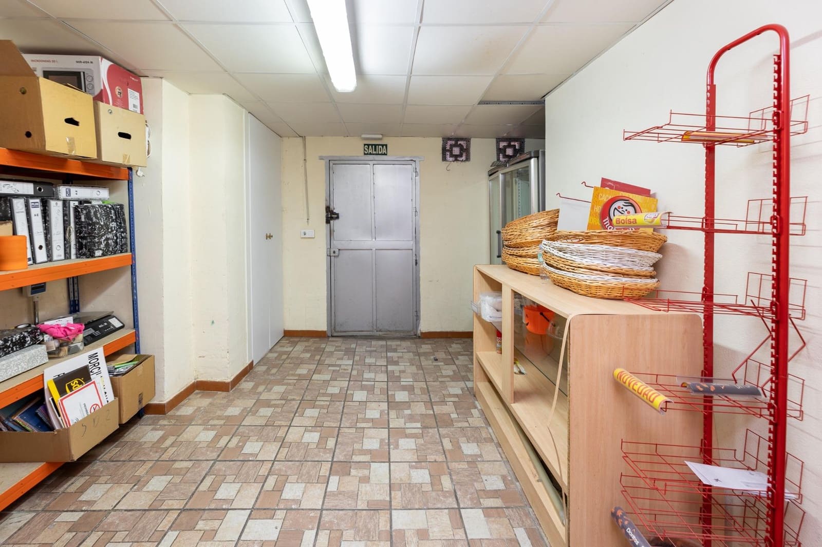 Commercial for sale in Granada city - € 156,000 (Ref: 7862746)