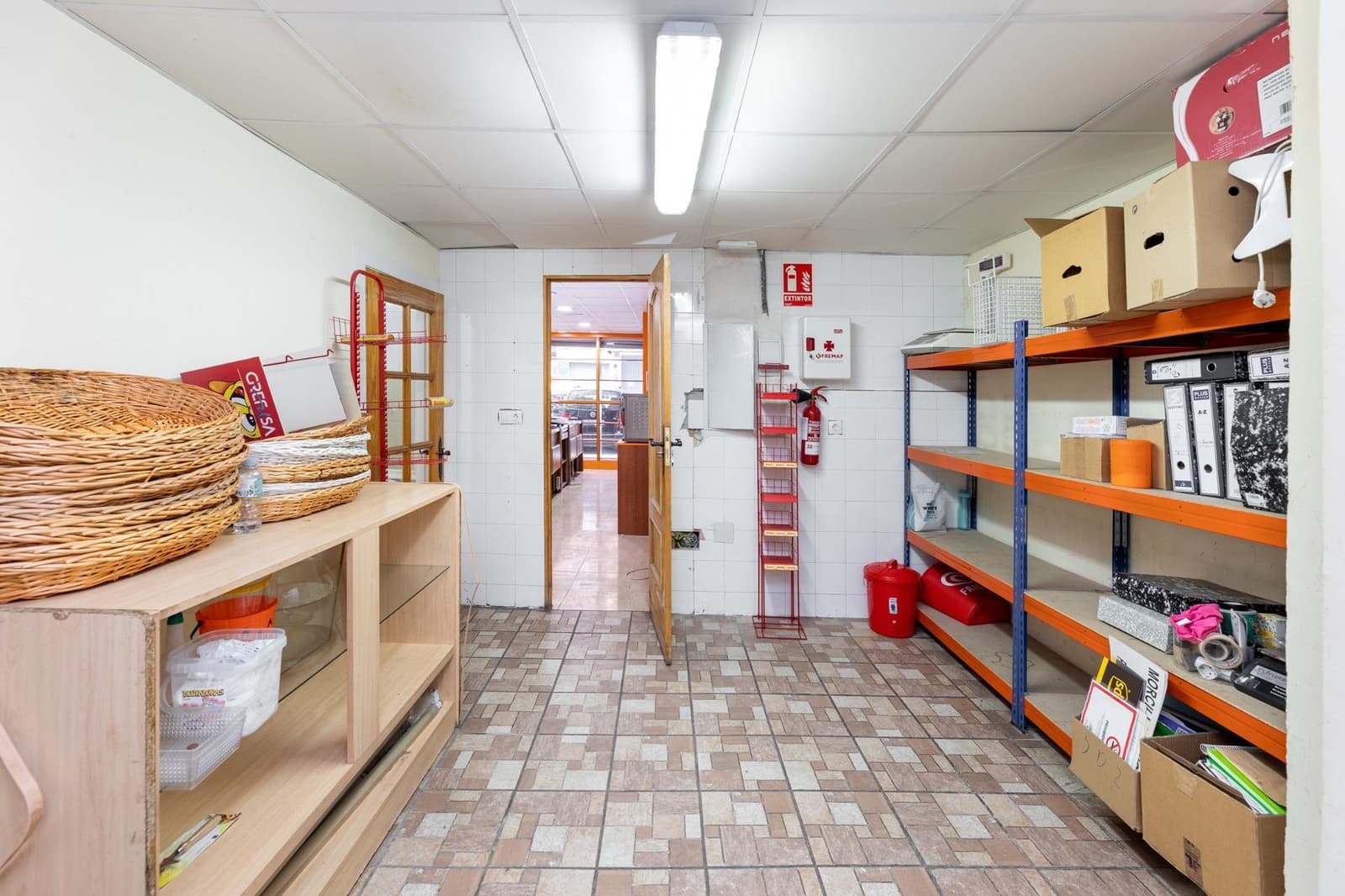 Commercial for sale in Granada city - € 156,000 (Ref: 7862746)