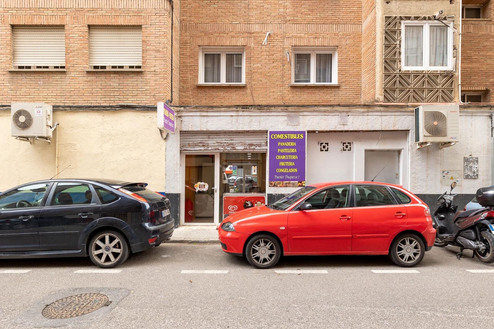 Commercial for sale in Granada city - € 156,000 (Ref: 7862746)