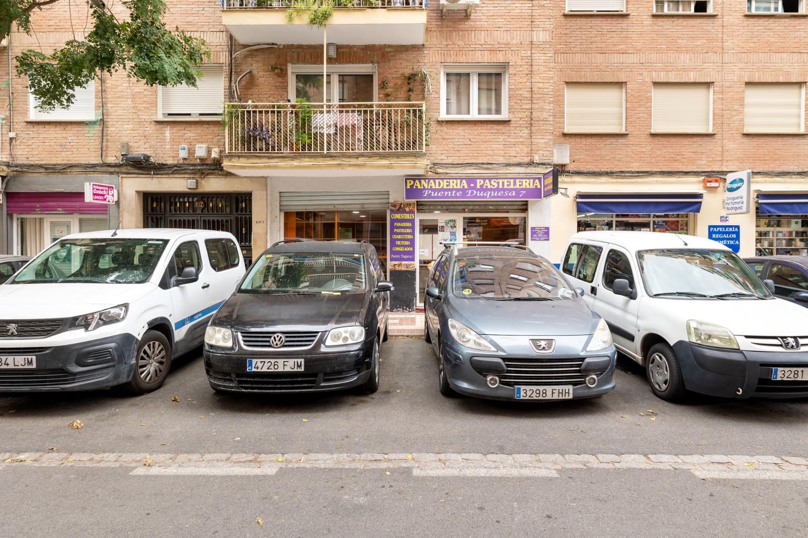 Commercial for sale in Granada city - € 156,000 (Ref: 7862746)