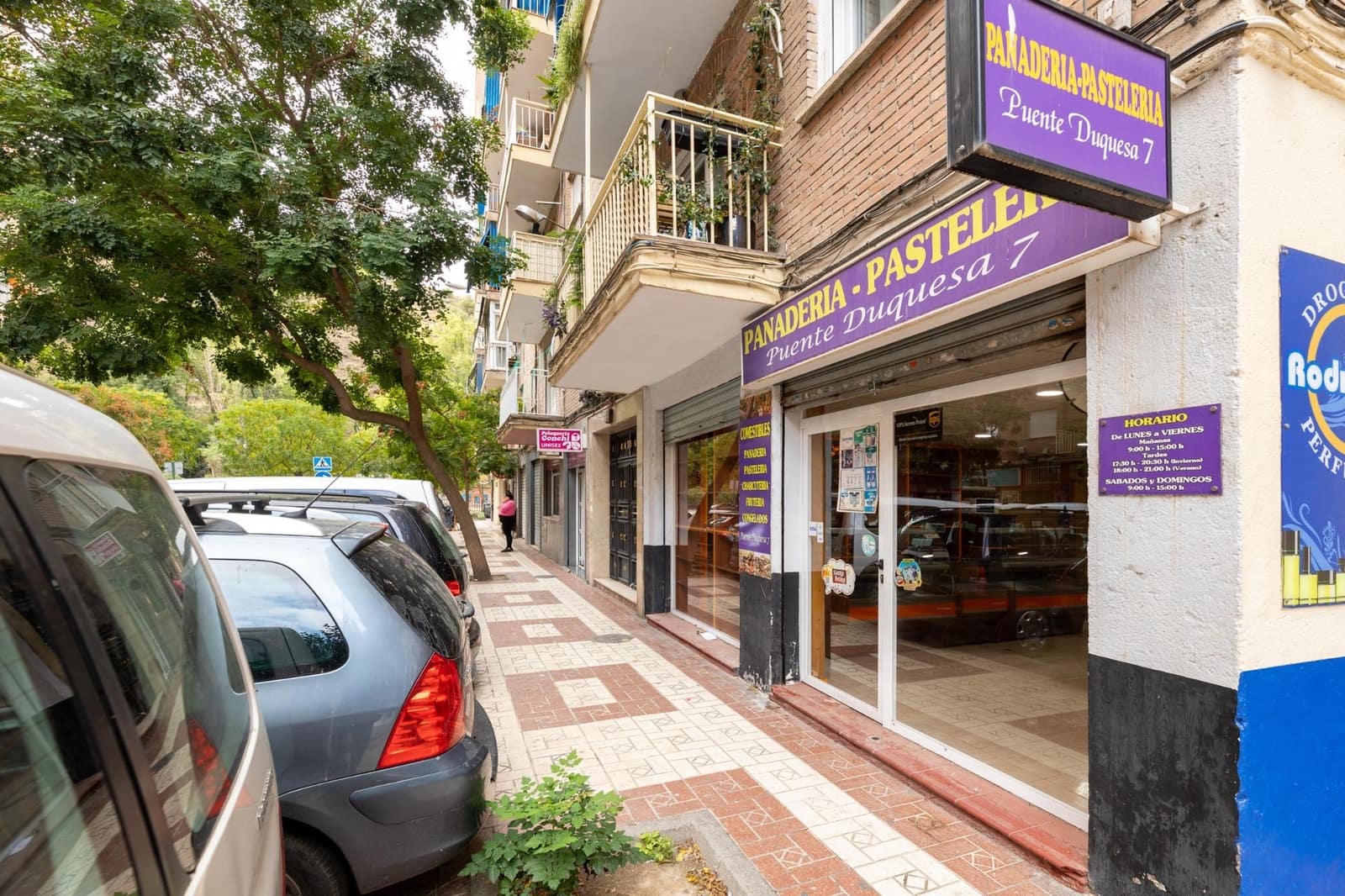Commercial for sale in Granada city - € 156,000 (Ref: 7862746)