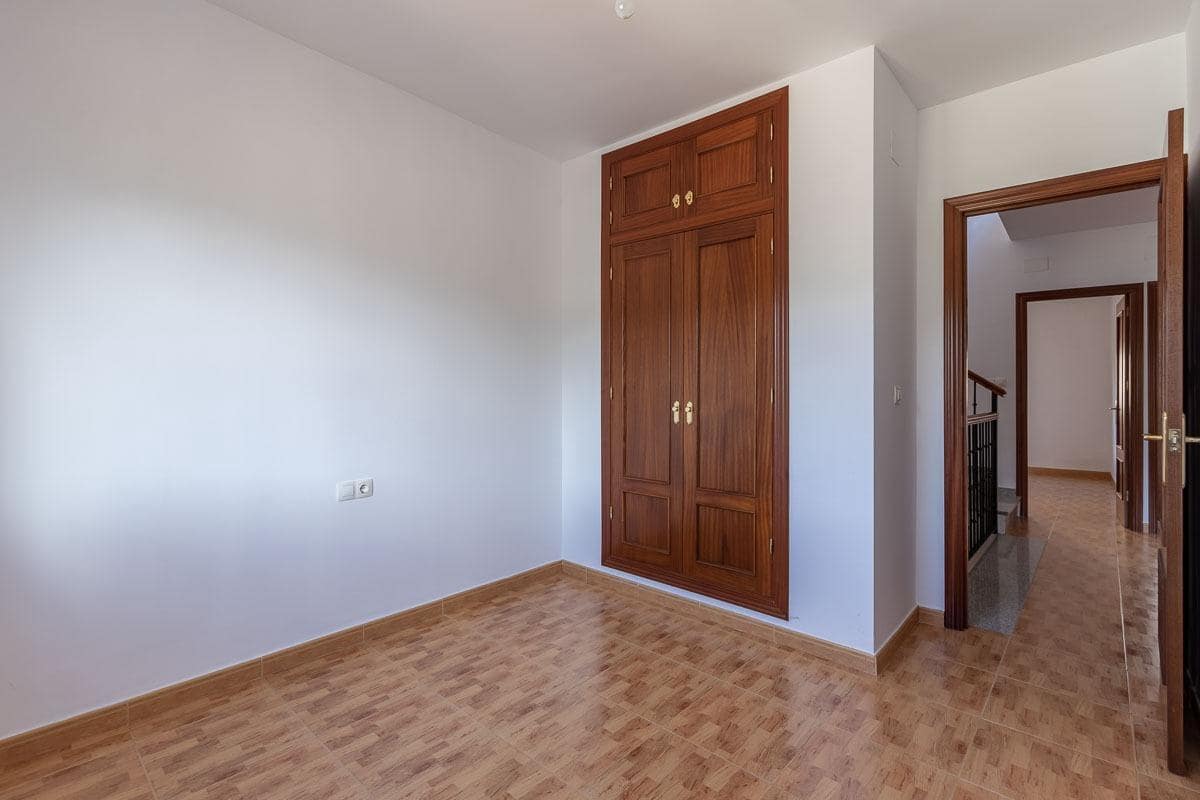 5 quarto Moradia em Banda para venda em Xaem cidade com garagem - 136 900 € (Ref: 7875112)