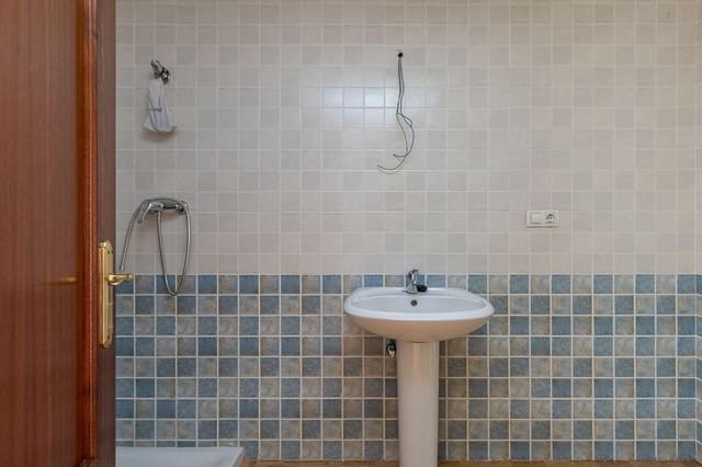 5 quarto Moradia em Banda para venda em Xaém cidade com garagem - 136 900 € (Ref: 7875112)