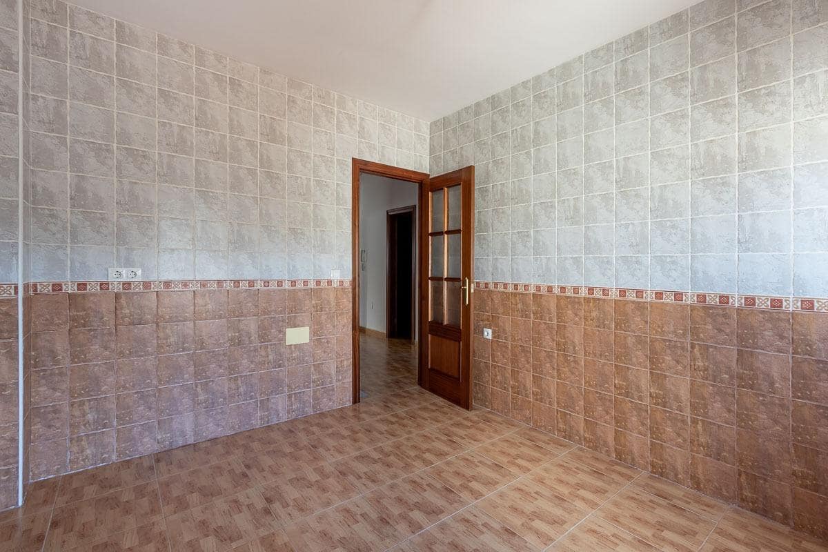 5 quarto Moradia em Banda para venda em Xaem cidade com garagem - 136 900 € (Ref: 7875112)