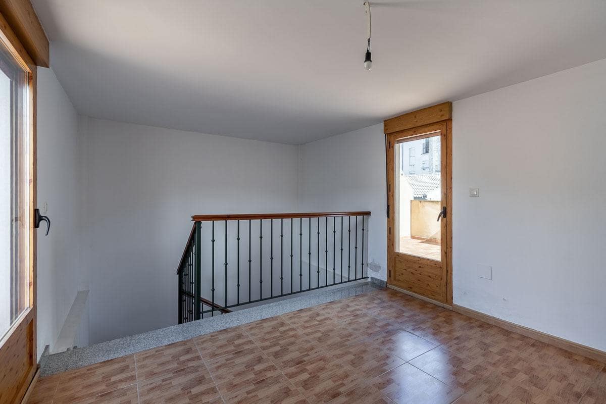 5 quarto Moradia em Banda para venda em Xaem cidade com garagem - 136 900 € (Ref: 7875112)