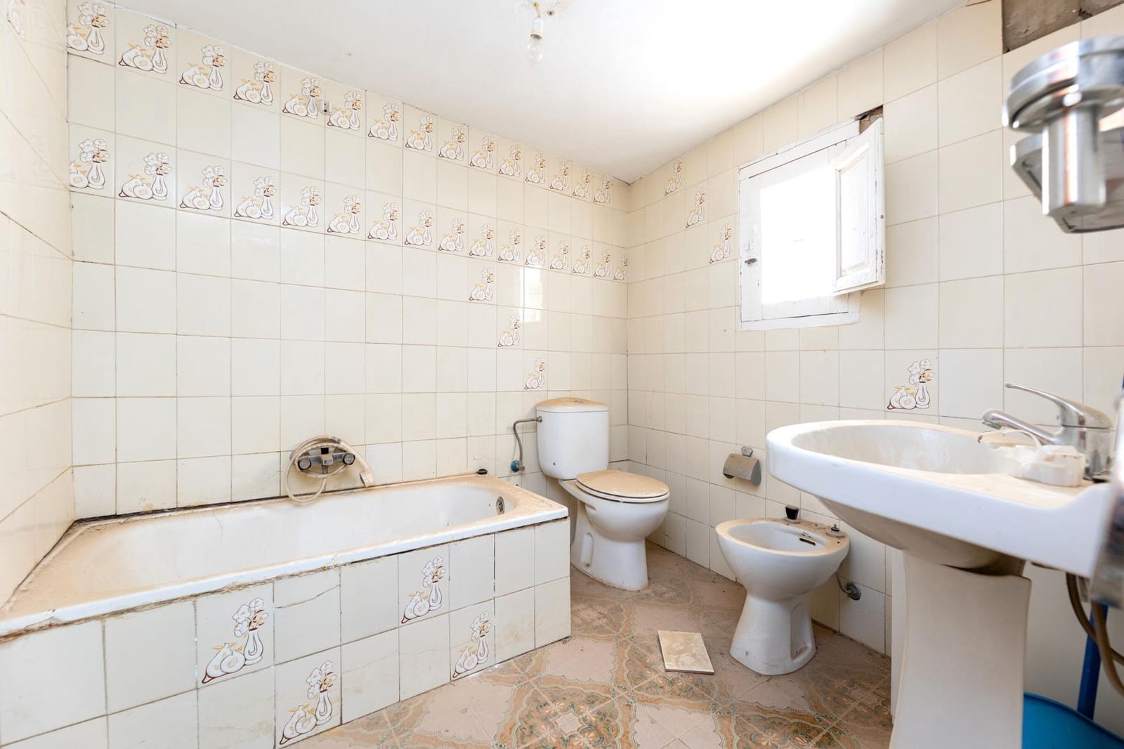 7 soveværelse Byhus til salg i Agron - € 37.000 (Ref: 7952381)