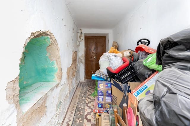 7 soveværelse Byhus til salg i Agrón - € 37.000 (Ref: 7952381)