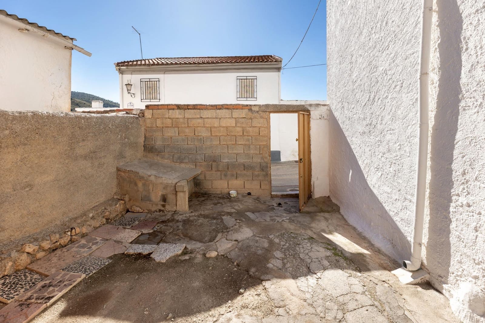 7 soveværelse Byhus til salg i Agron - € 37.000 (Ref: 7952381)