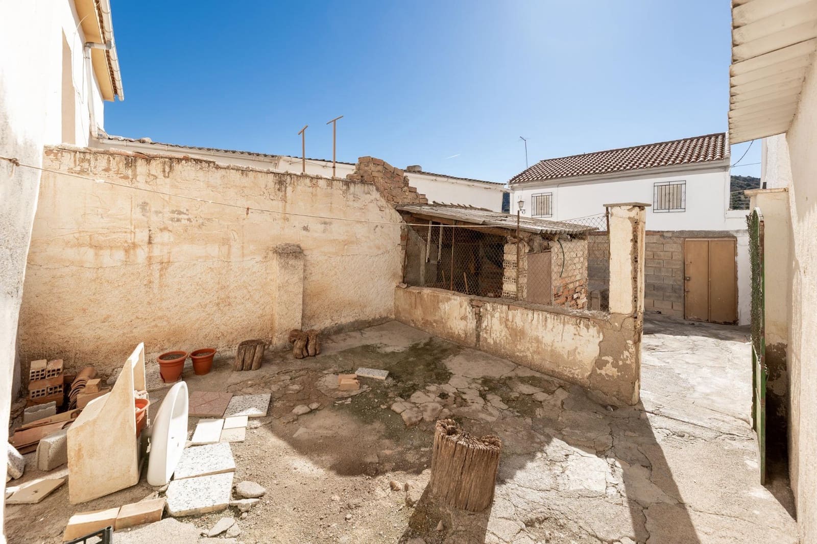 7 soveværelse Byhus til salg i Agron - € 37.000 (Ref: 7952381)