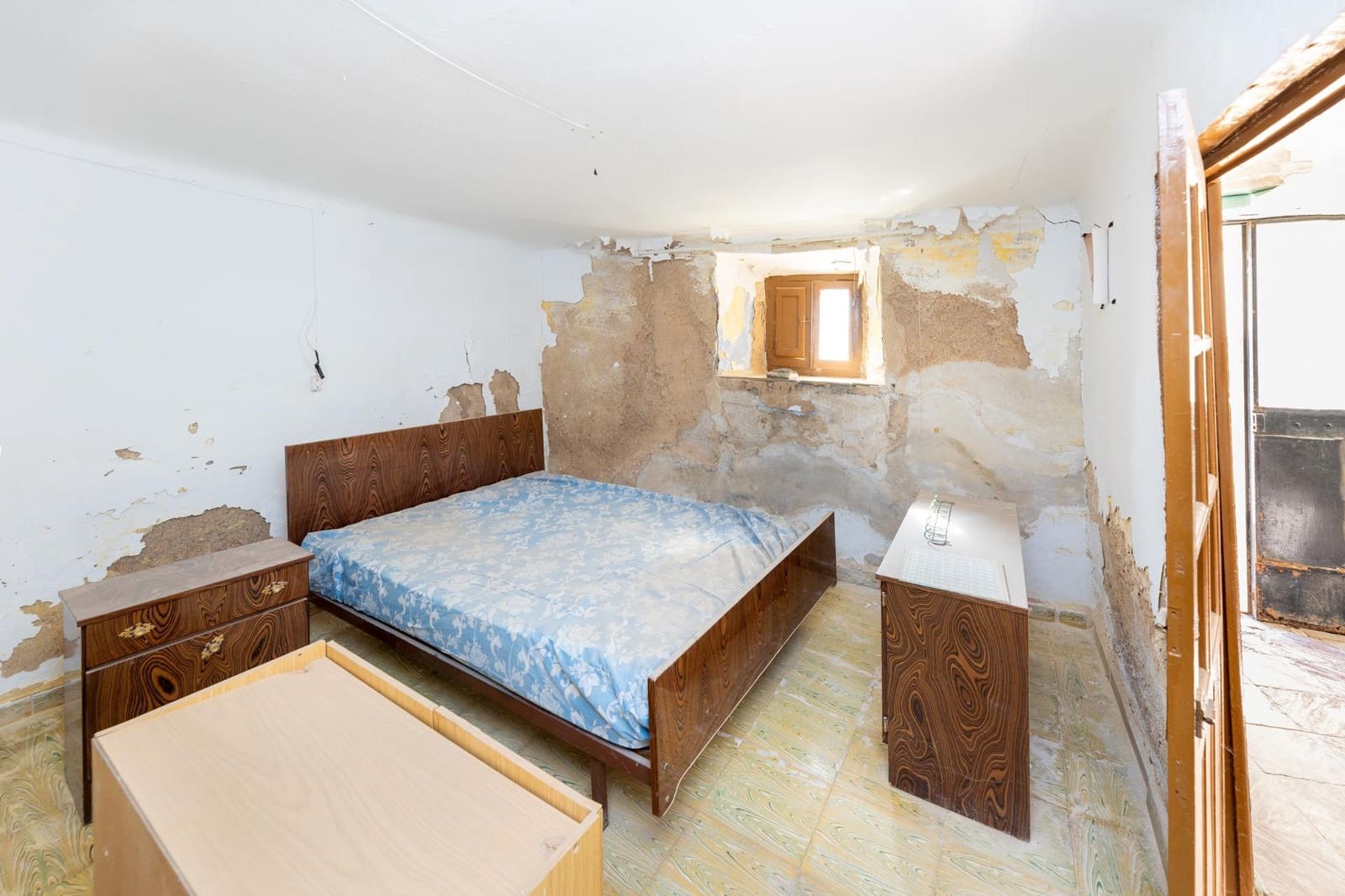 7 soveværelse Byhus til salg i Agron - € 37.000 (Ref: 7952381)